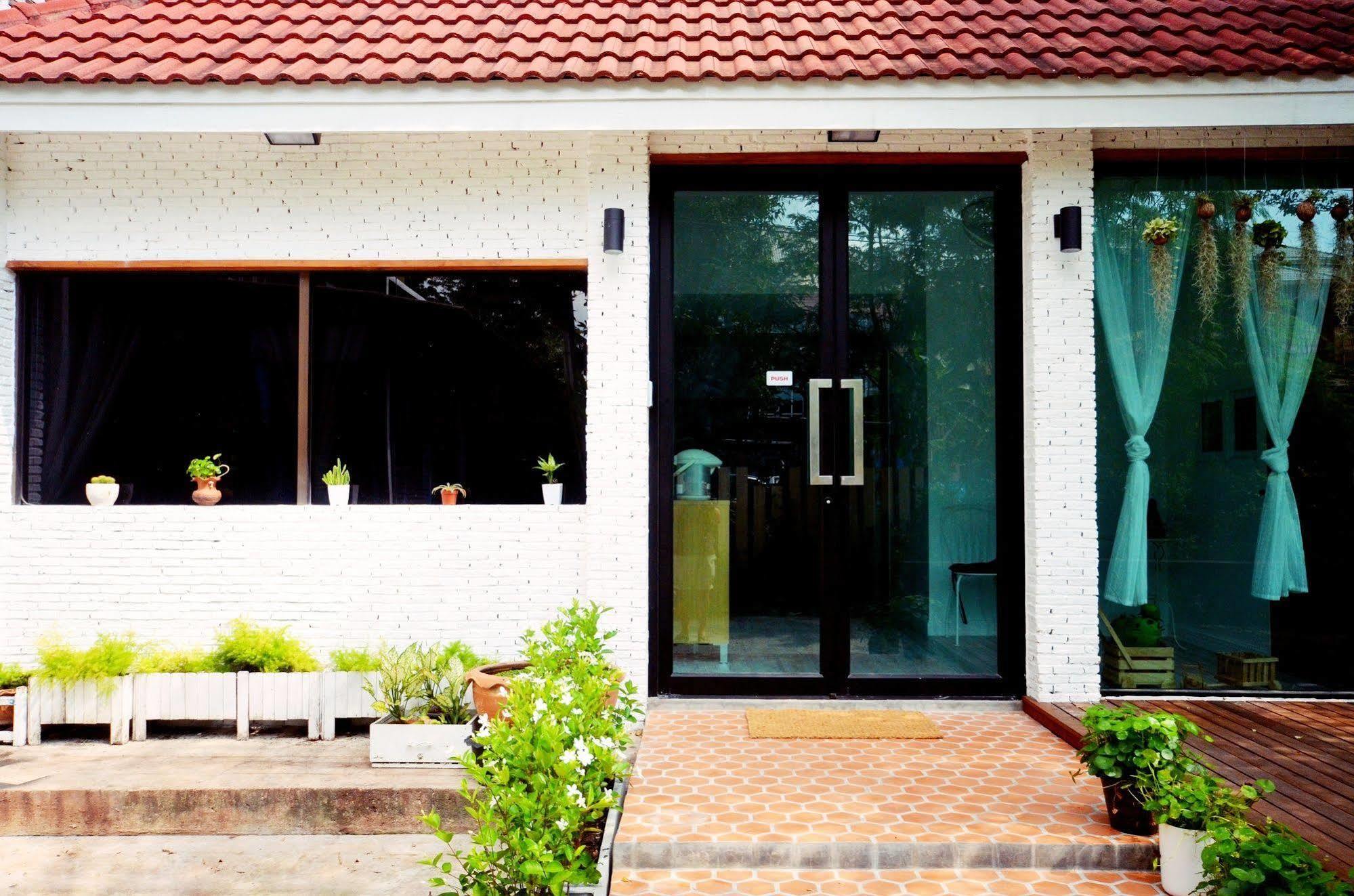 Early Bird Hostel Ayutthaya Exterior photo